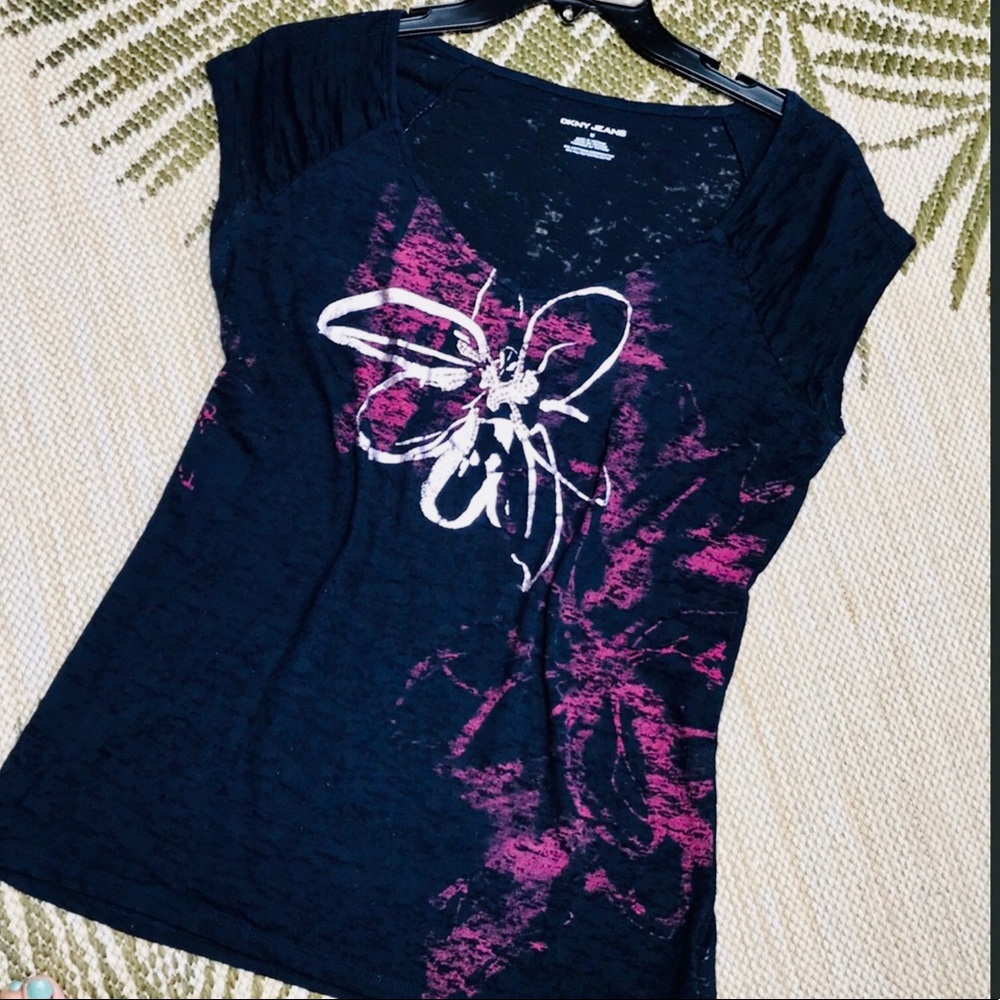 ♥️SOLD❤️DKNY “burnt” cap sleeve painted artworkTEE